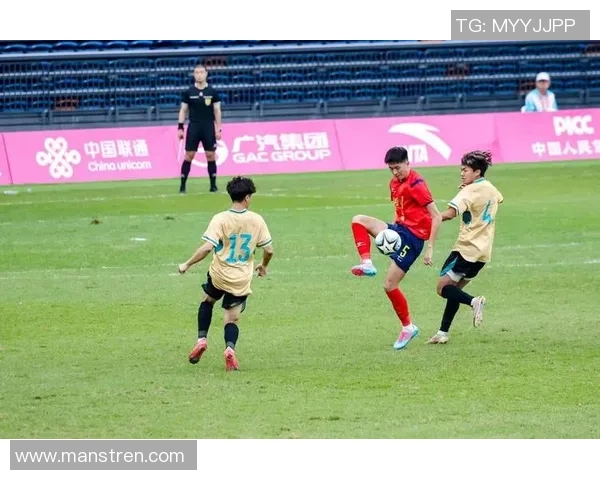 帅气足球队服展现青春活力助力球队夺冠梦想